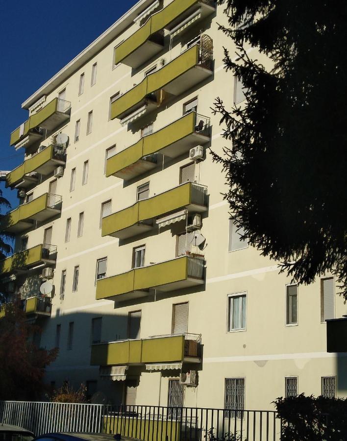 Spazioso Appartamento Parabiago Exterior foto